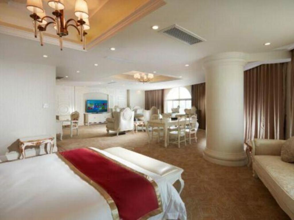 New Century Manju Select Hongqiao Hub National Exhibition Center Hotel