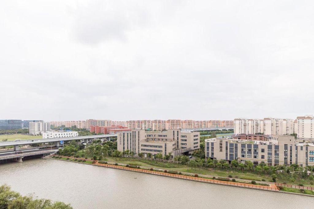 Hotel New Century Manju Select Hongqiao Hub National Exhibition Center