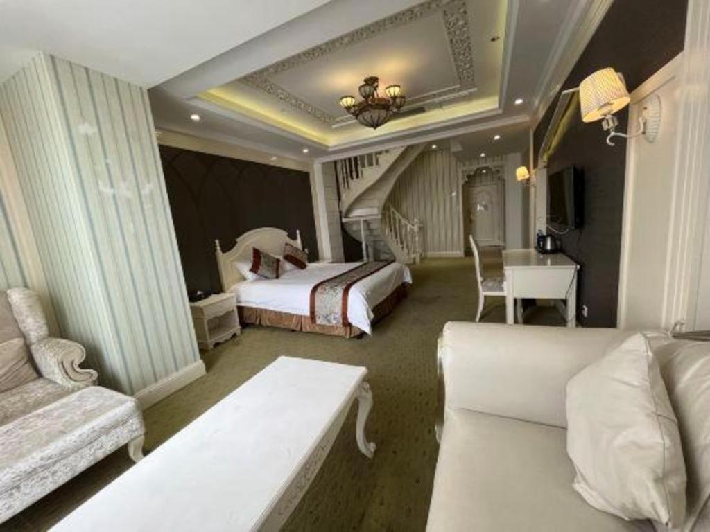 New Century Manju Select Hongqiao Hub National Exhibition Center