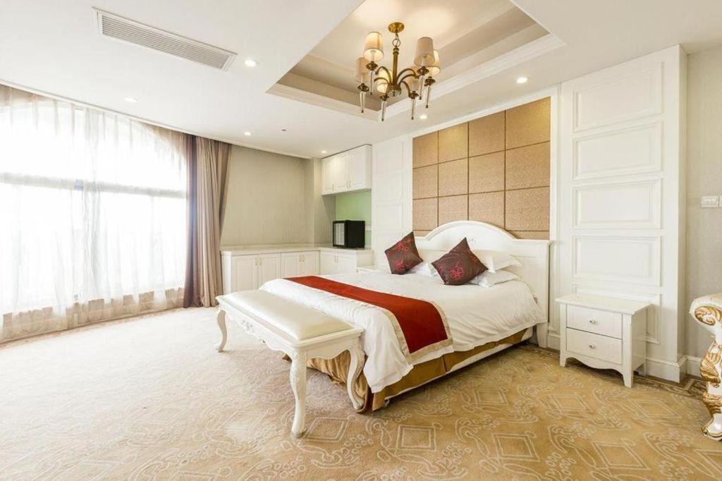 New Century Manju Select Hongqiao Hub National Exhibition Center