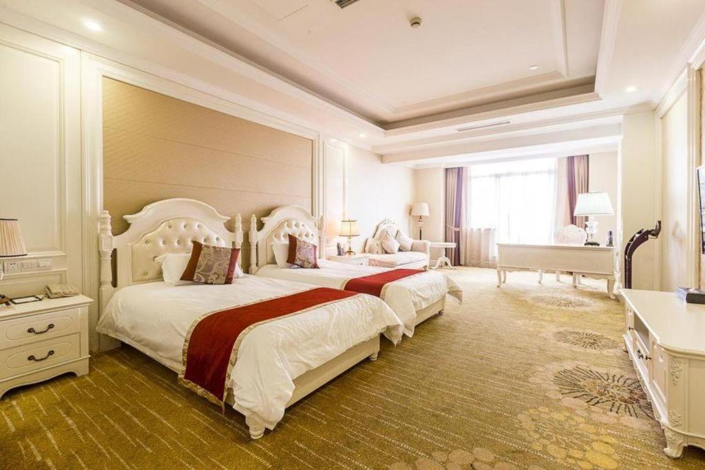 New Century Manju Select Hongqiao Hub National Exhibition Center 4*