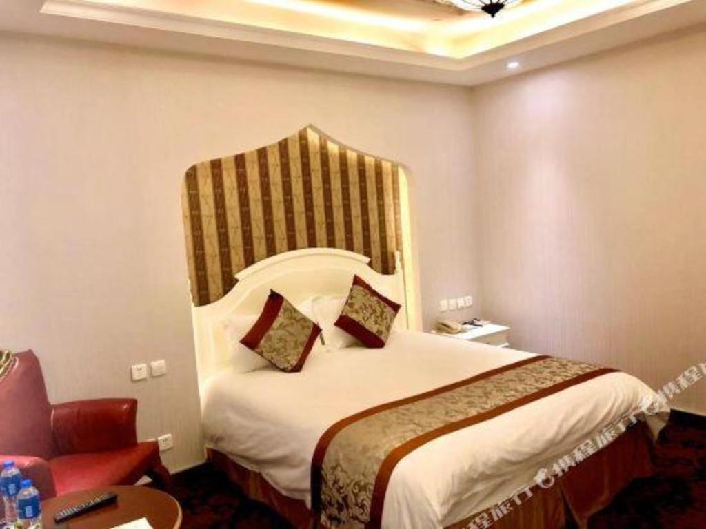Hotel New Century Manju Select Hongqiao Hub National Exhibition Center