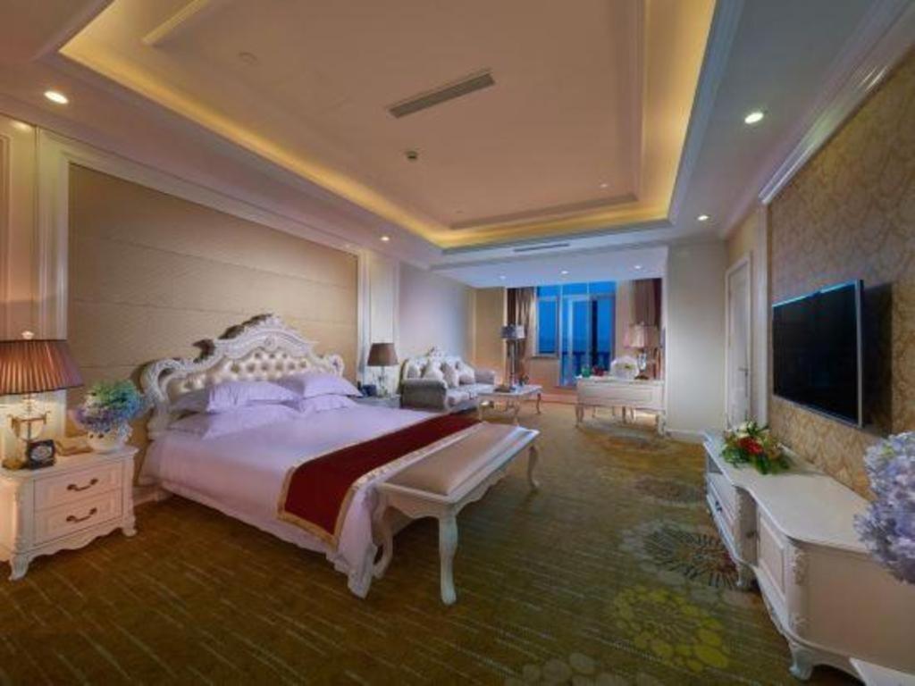 Hotel New Century Manju Select Hongqiao Hub National Exhibition Center 4*