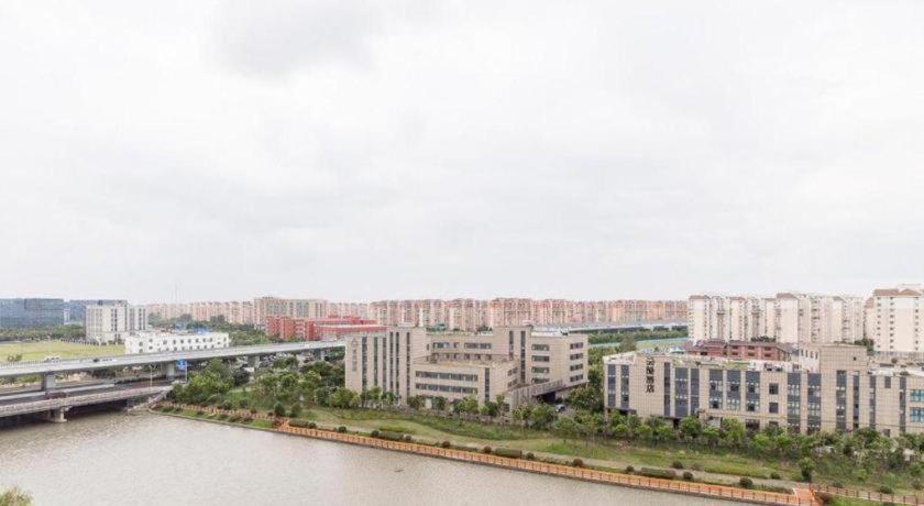 Hotel New Century Manju Select Hongqiao Hub National Exhibition Center