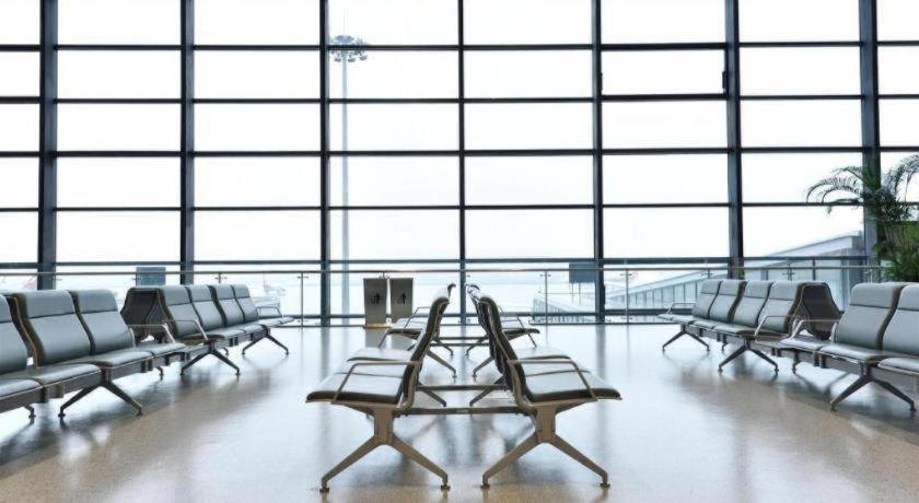 New Century Manju Select Hongqiao Hub National Exhibition Center Hotel 4*